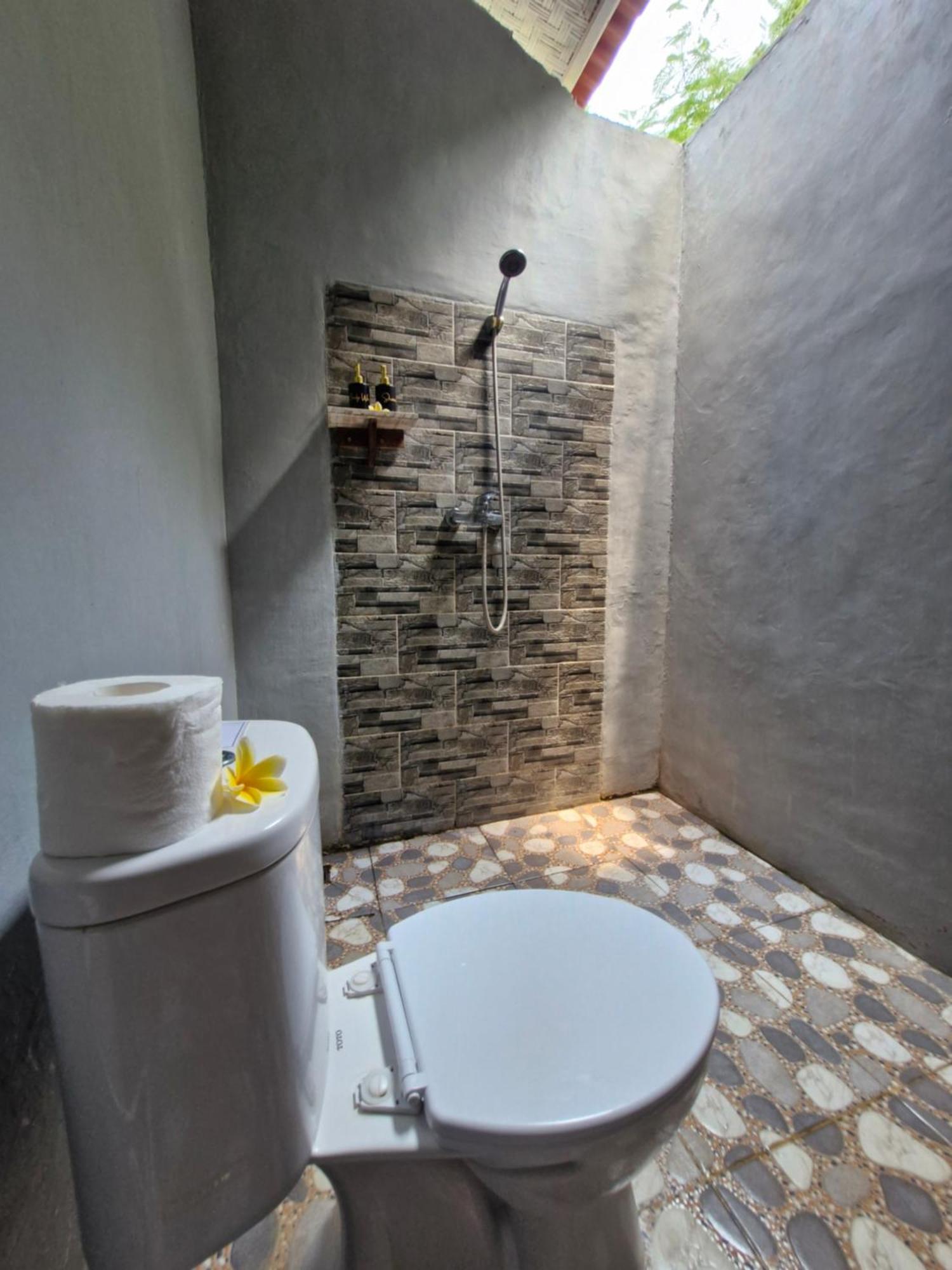 The Layar Homestay Batununggul Exterior foto