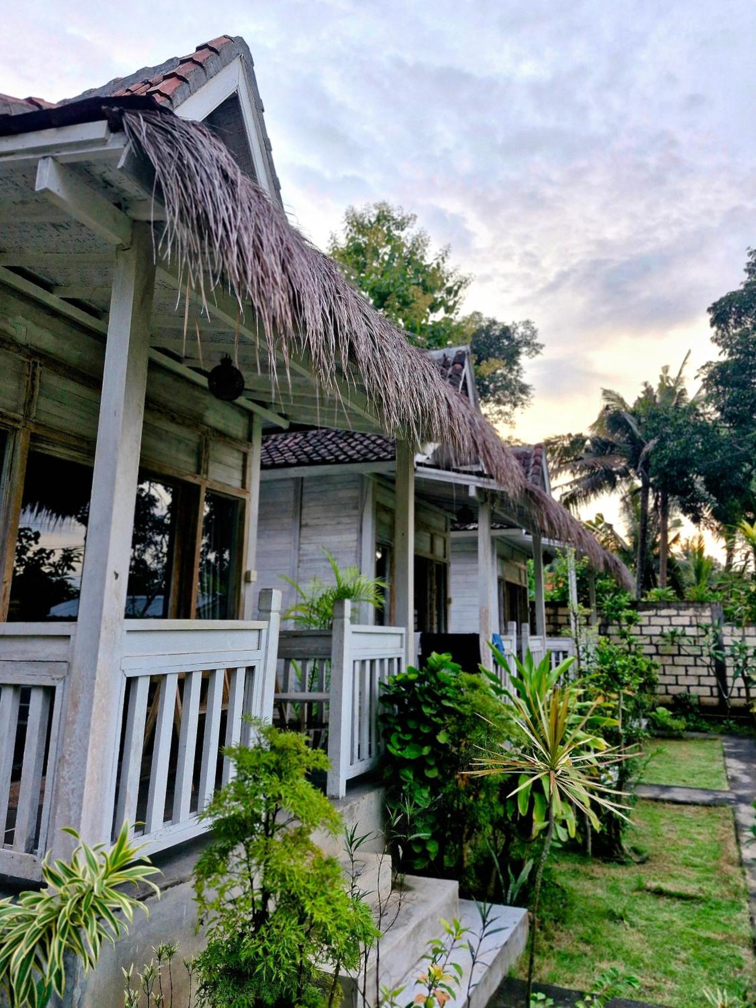 The Layar Homestay Batununggul Exterior foto